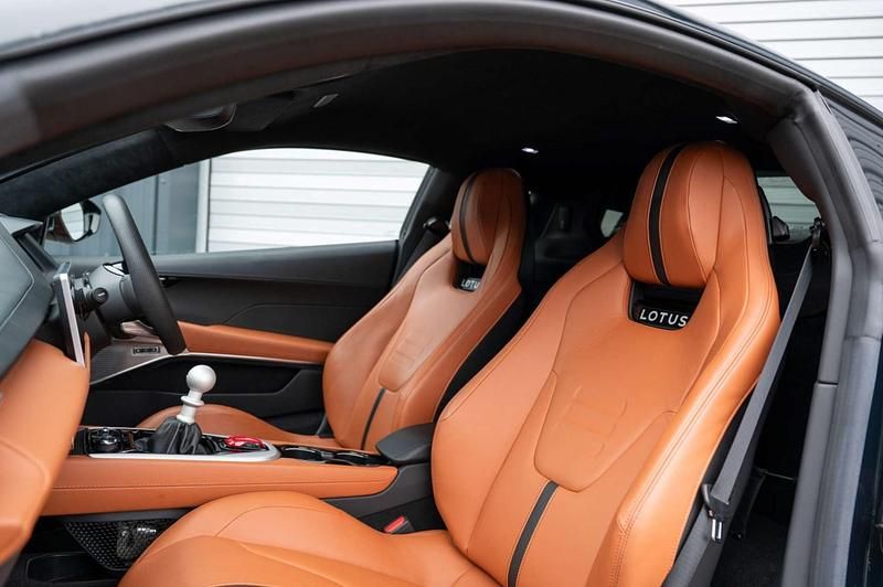 Used Lotus Emira 404 HP (297 kW) 2023 Green Coupe