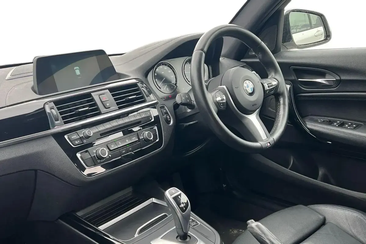 Used BMW 120 Efficient Dynamics 184 HP (135 kW) 2018 White Hatchback