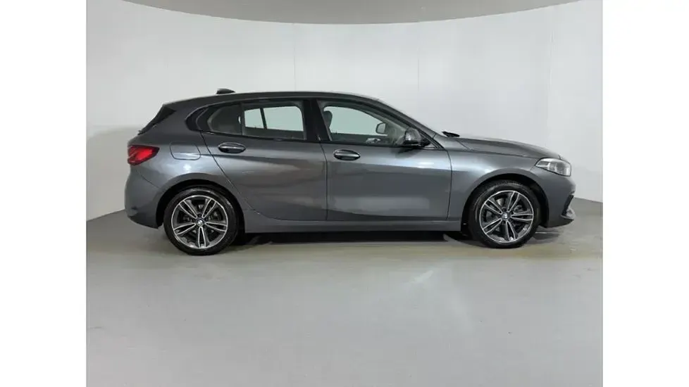Used BMW 118 Sport Line 138 HP (101 kW) 2021 Grey Hatchback