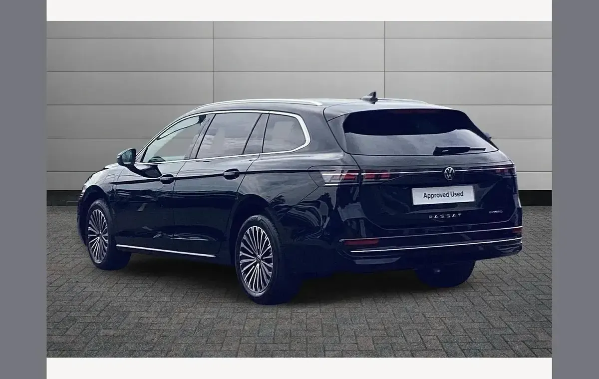 New VW Passat Elegance 204 HP (150 kW) 2026 Black Estate