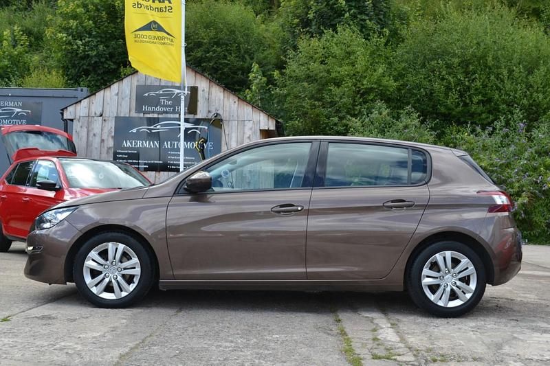 Used Peugeot 308 Active 100 HP (73 kW) 2015 Brown Hatchback