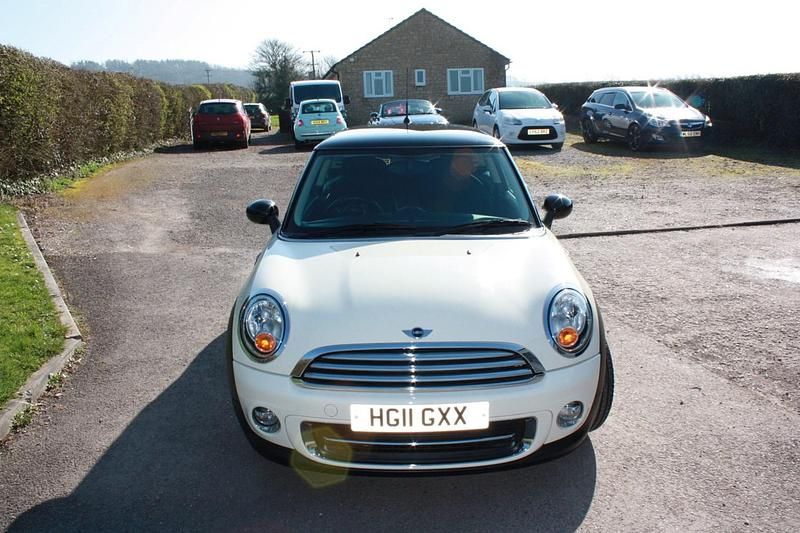 Used Mini Cooper Hatch 2011 White Hatchback