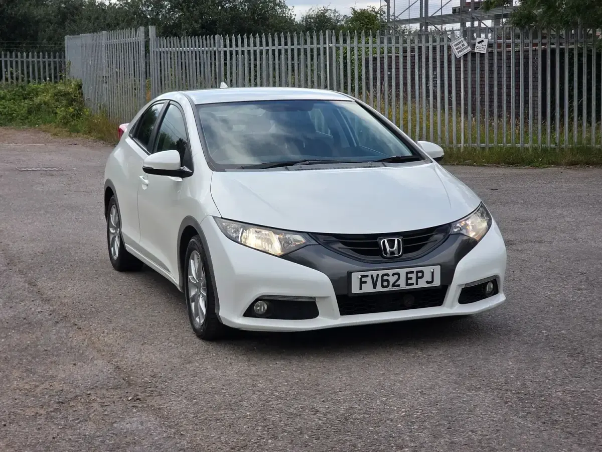 Used Honda Civic ES 150 HP (110 kW) 2012 White Hatchback