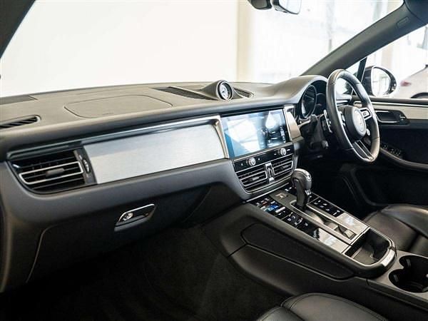 Used Porsche Macan 261 HP (191 kW) 2023 Black SUV