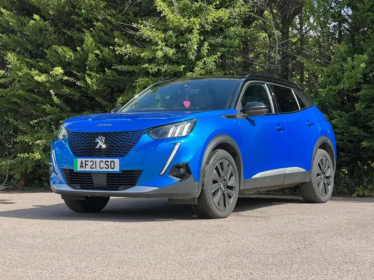 Used Peugeot e-2008 Premium 50 kW (68 HP) 2021 Blue SUV