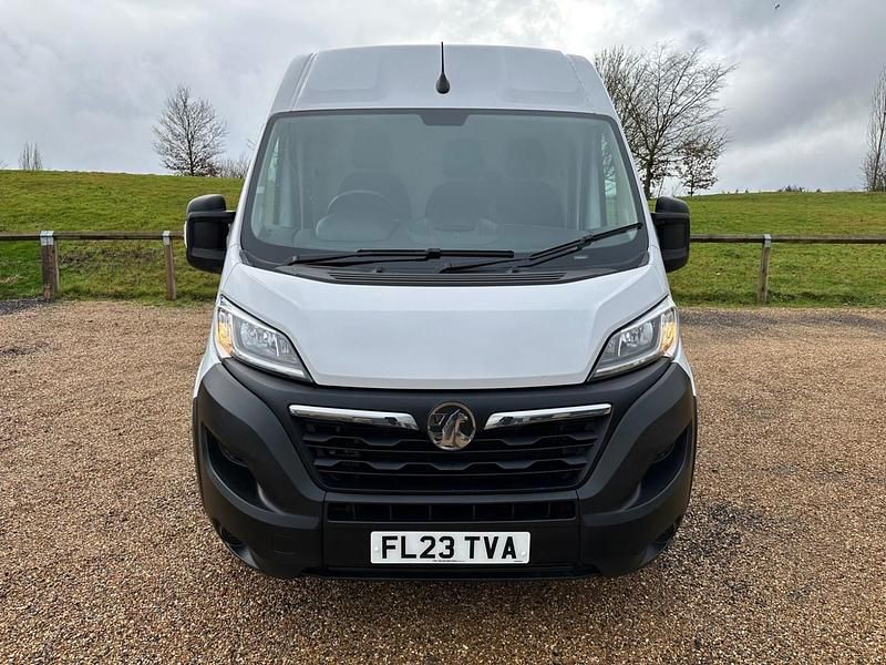 Used Vauxhall Movano S 140 HP (102 kW) 2023 White MPV