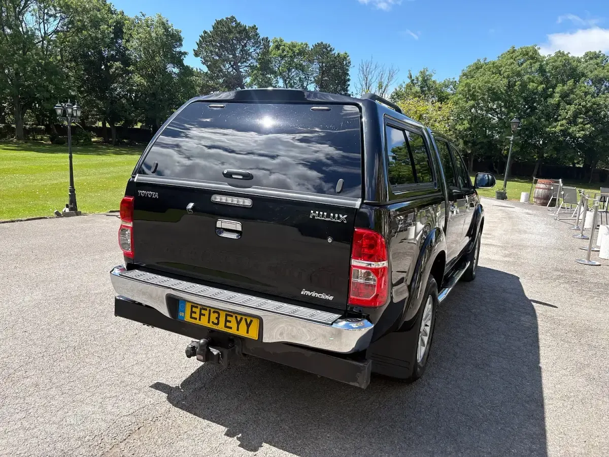 Used Toyota HiLux 171 HP (125 kW) 2013 Black Pickup