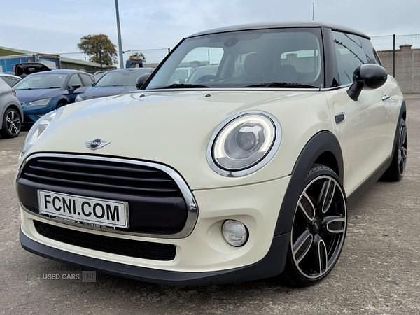 White Used 2018 Mini Cooper D Hatch Hatchback | £8,450 (A bit pricey) - Image 1/4