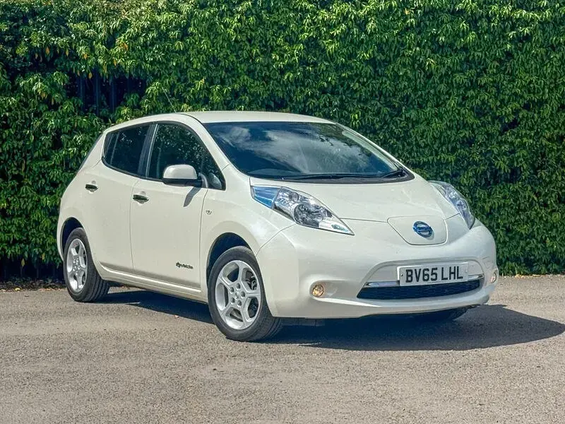 Begagnad Nissan Leaf Acenta 80 kW (109 HK) 2015 Vit Halvkombi