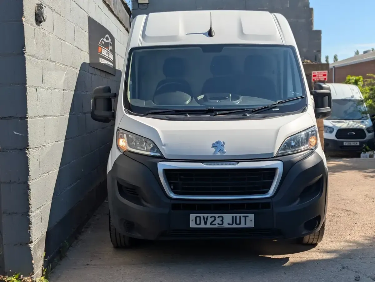 Used Peugeot Boxer Premium 140 HP (102 kW) 2023 White Van