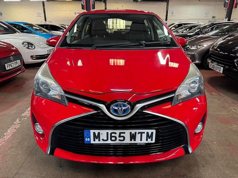 Second-hand Toyota Yaris Hybrid 2015 Roșu Hatchback
