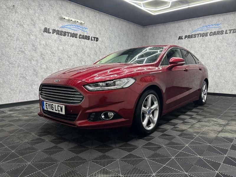 Used Ford Mondeo Titanium 2016 Red Hatchback