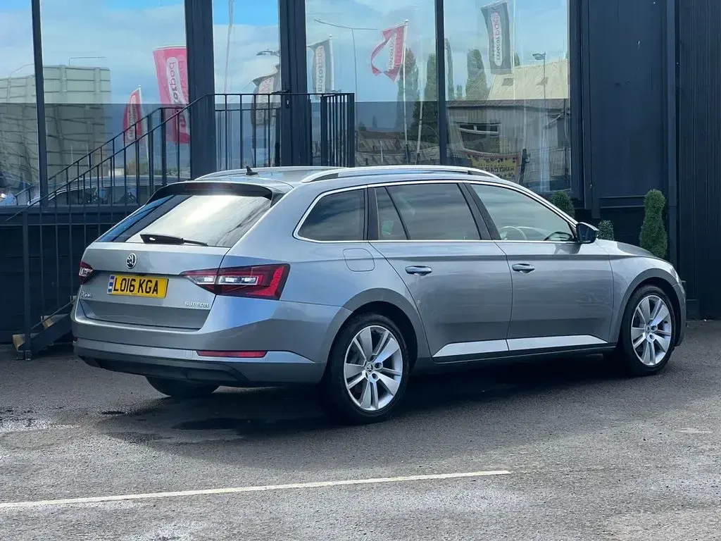 Used Skoda Superb SE L Executive 150 HP (110 kW) 2016 Grey Estate