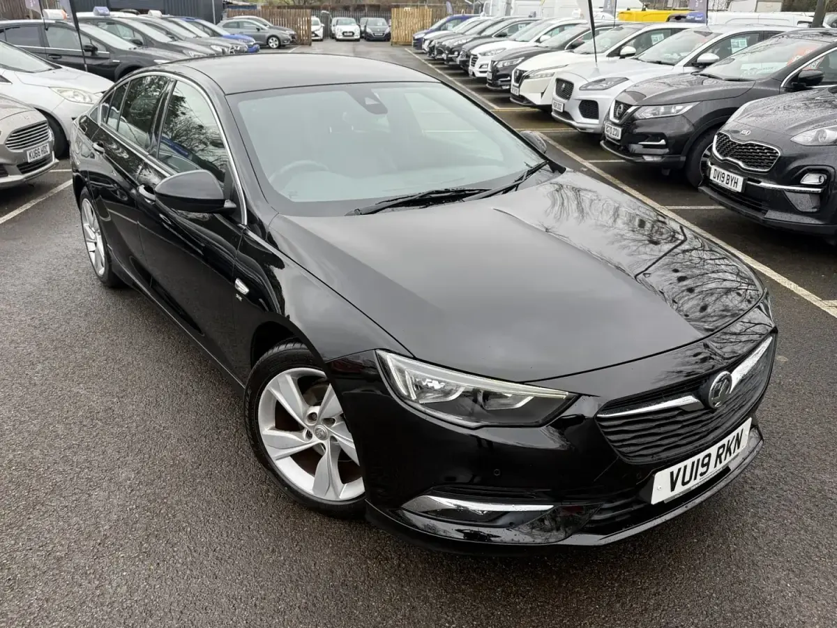 Second-hand Vauxhall Insignia SRi 165 CP (121 kW) 2019 Negru Hatchback