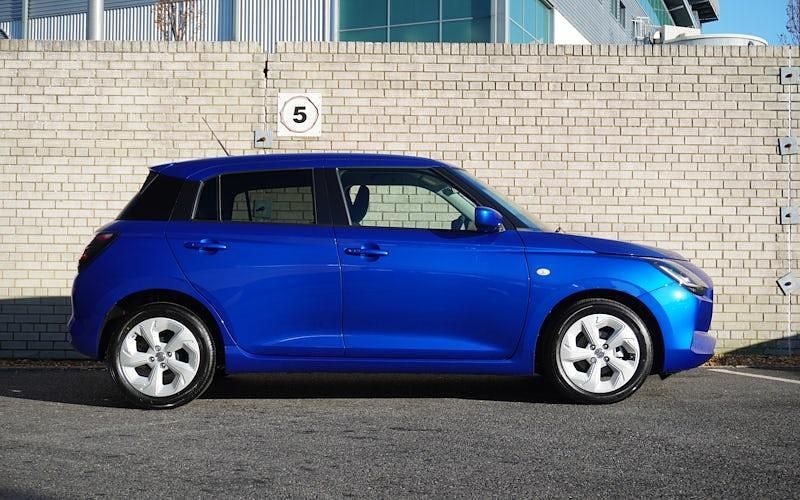 Novo Suzuki Swift 82 HP (60 kW) 2025 Vermelho Citadino