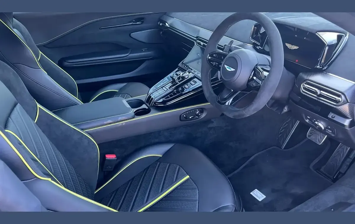 New Aston Martin V8 Vantage 670 HP (492 kW) 2026 Green Hatchback
