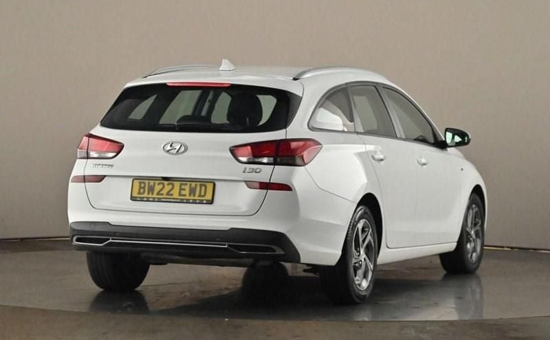 Used Hyundai i30 SE 2022 White Estate