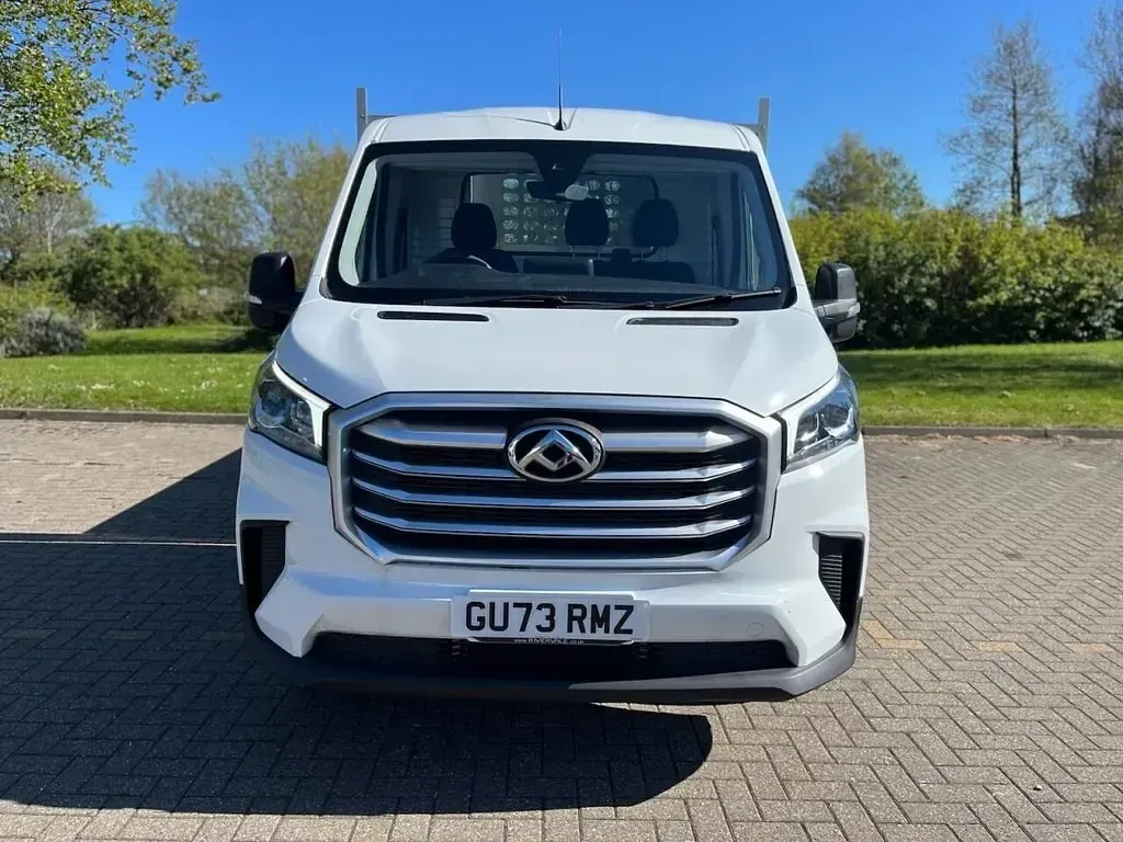 Usado Maxus V90 150 HP (110 kW) 2023 Branco Van
