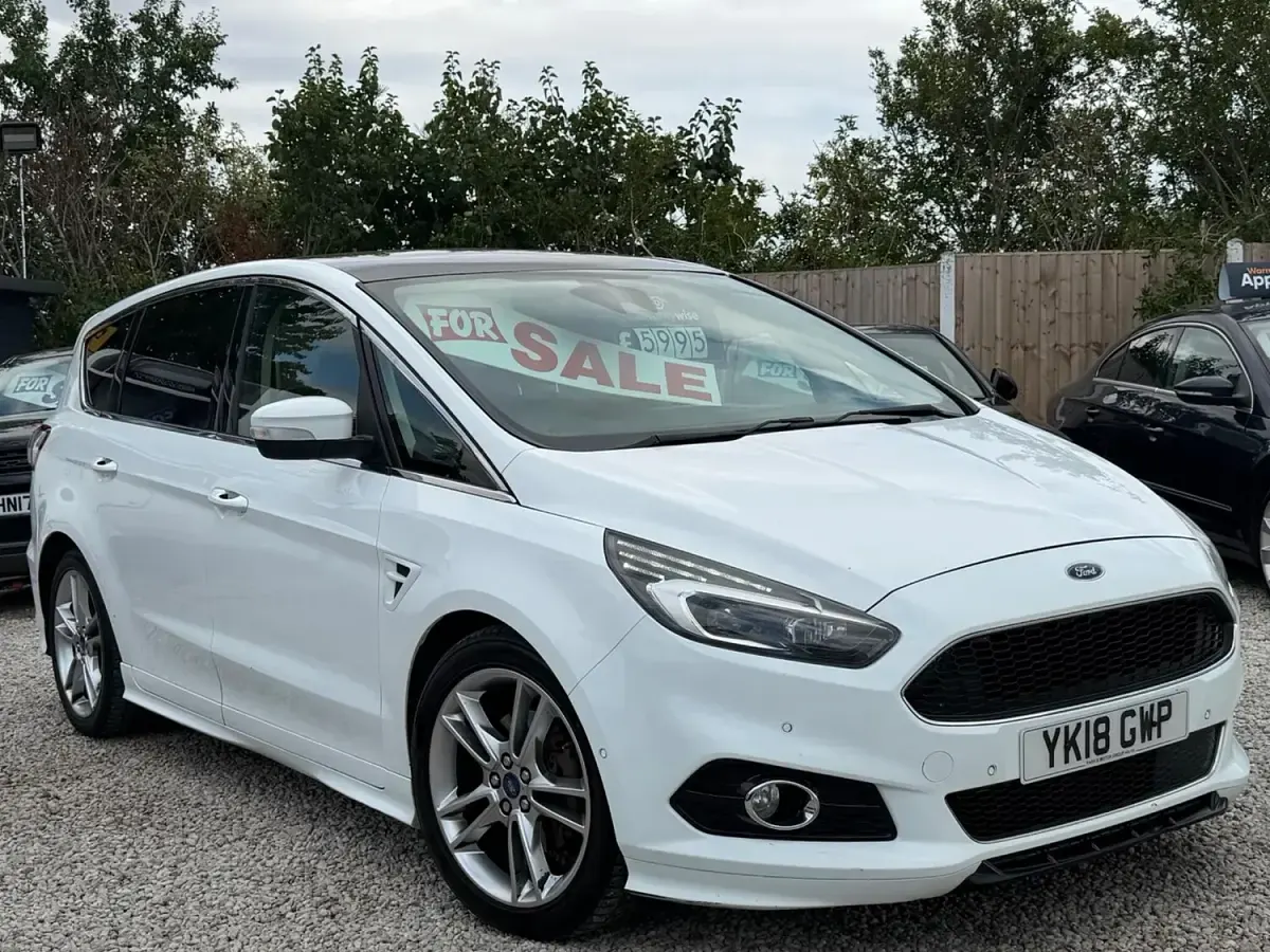 Used Ford S-MAX Sport 2018 White MPV