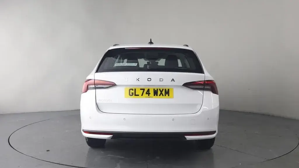 Used Skoda Octavia SE Technology 116 HP (85 kW) 2024 White Estate