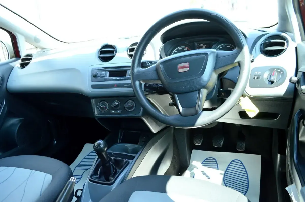 Usado Seat Ibiza 2013 Rojo Utilitario