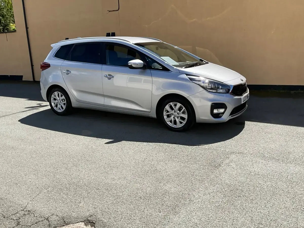 Used Kia Carens 114 HP (83 kW) 2017 Silver MPV