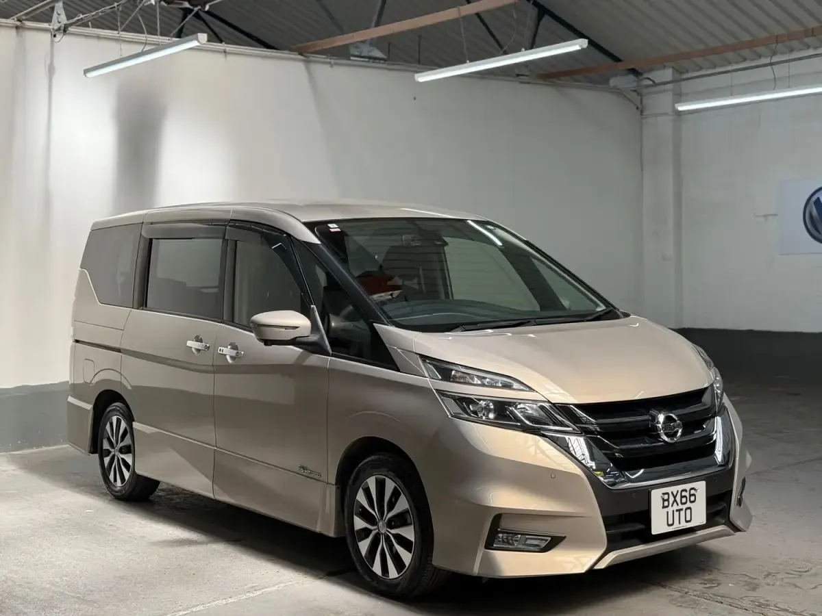 Begagnad Nissan Serena 2024 Vit Minibuss