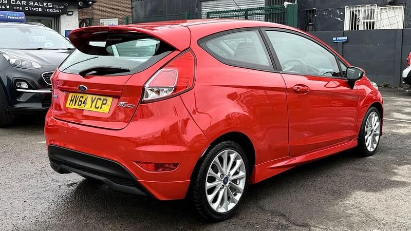 Used Ford Fiesta Zetec 125 HP (91 kW) 2014 Red Hatchback