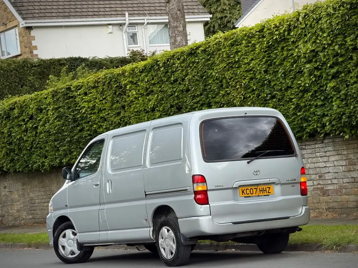Used Toyota HiAce 120 HP (88 kW) 2007 Silver Van