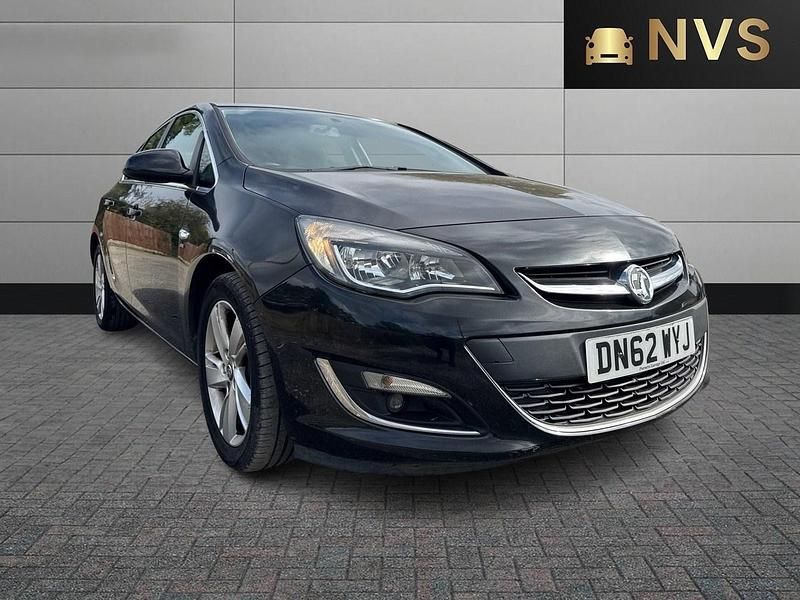 Black Used 2013 Vauxhall Astra Hatchback | £2,495 (Fair price) - Image 1/4