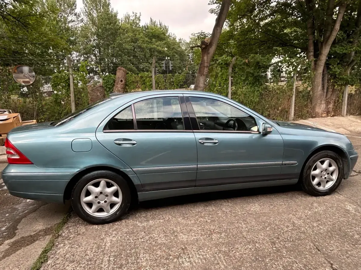 Used Mercedes C200 Elegance 2003 Green Sedan
