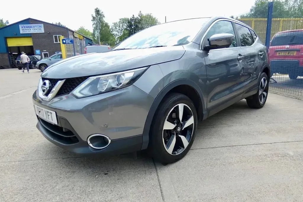 Used Nissan Qashqai N-Connecta 110 HP (80 kW) 2017 Grey SUV
