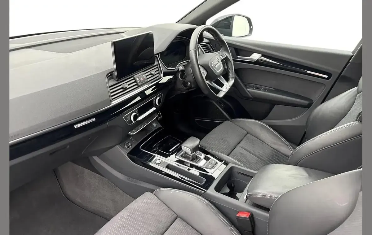 Used Audi Q5 Black Edition 200 HP (147 kW) 2024 Green SUV