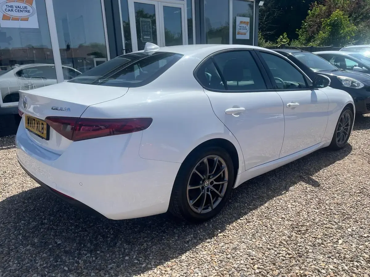 Used Alfa Romeo Giulia Super 180 HP (132 kW) 2017 White Sedan