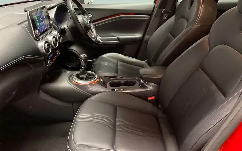 Used Nissan Juke Tekna 114 HP (83 kW) 2023 Red SUV