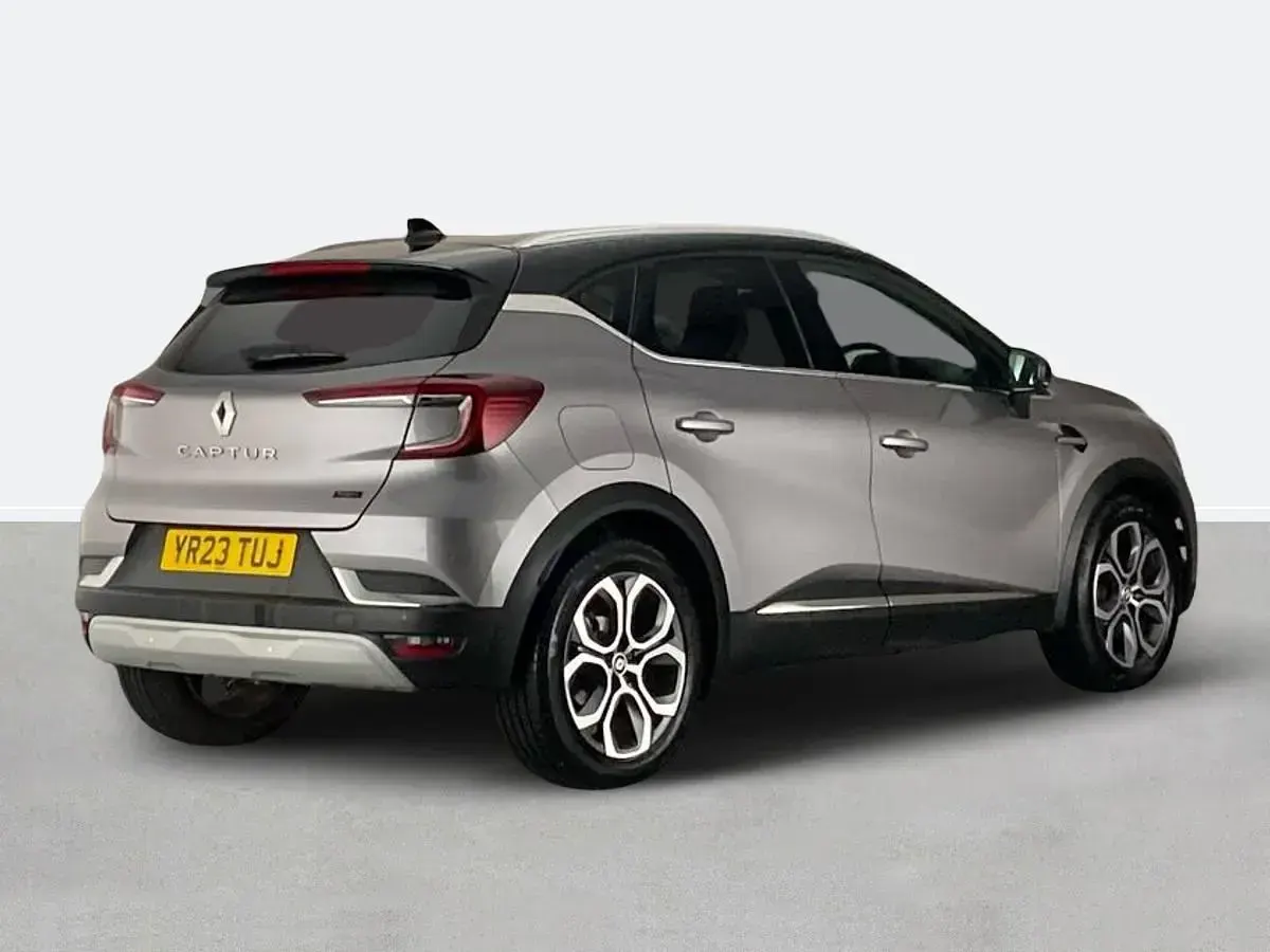 Second-hand Renault Captur Techno 143 CP (105 kW) 2023 Gri SUV