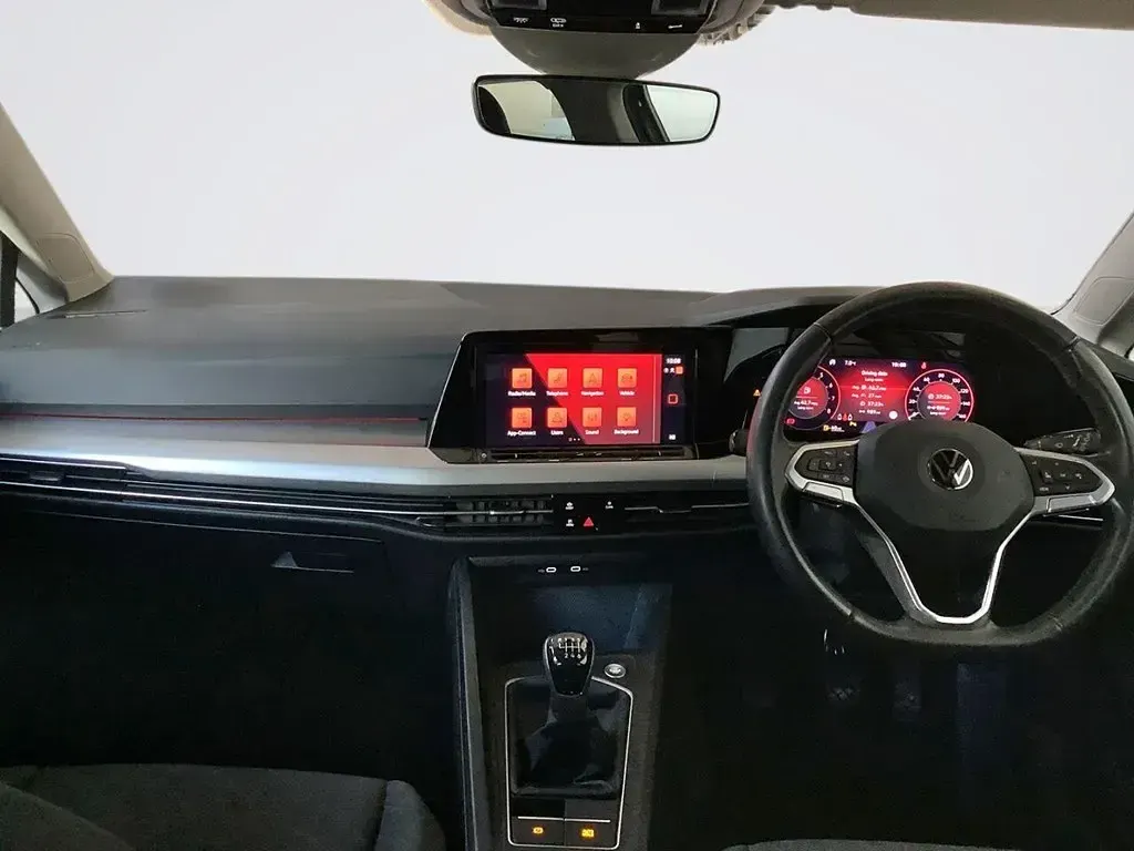Używany VW Golf VIII S 130 KM (95 kW) 2022 Szary Hatchback