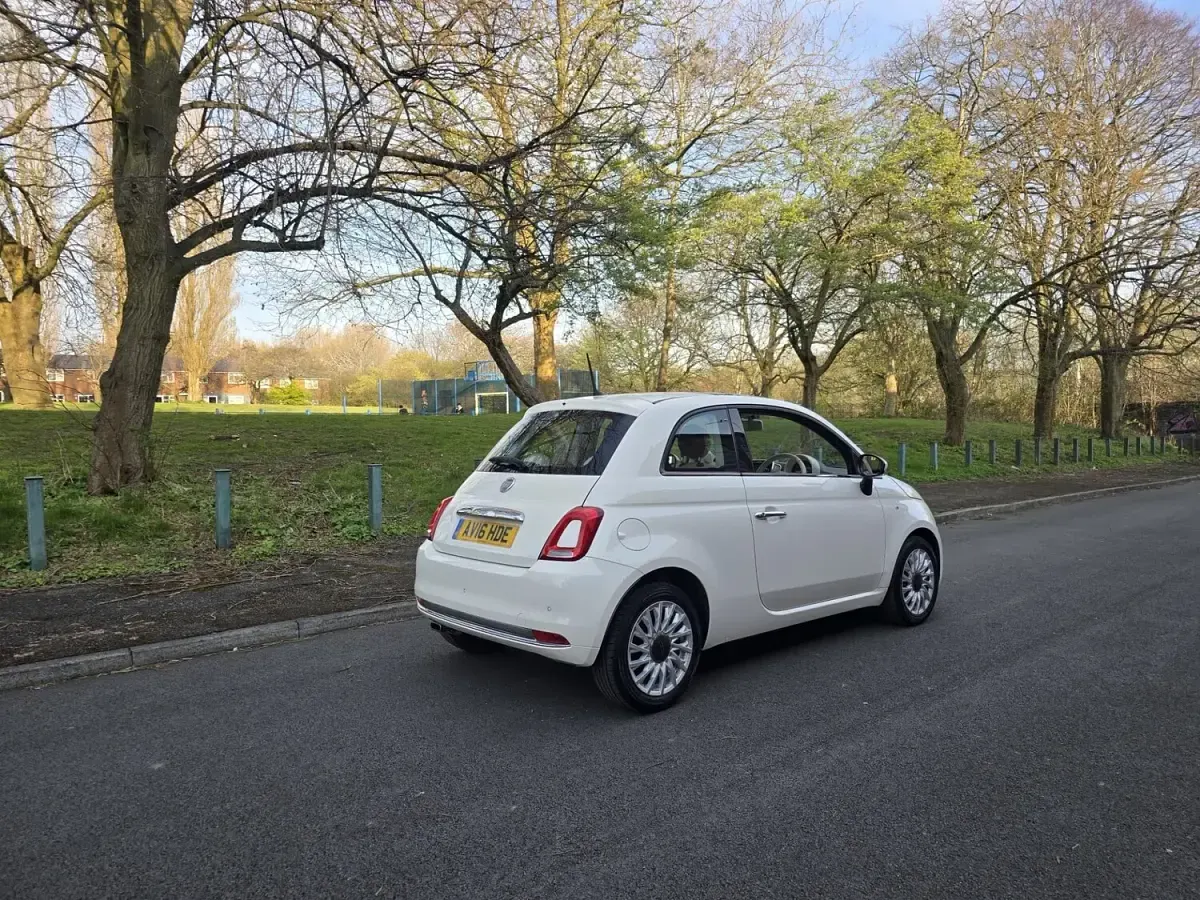Gebraucht Fiat 500 Lounge 69 PS (50 kW) 2016 Weiß Kleinwagen