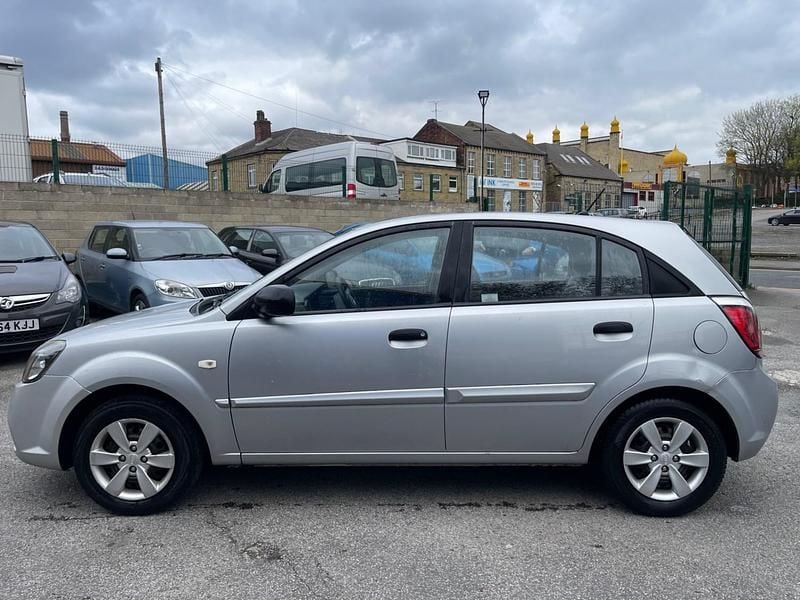 Used Kia Rio 2011 Silver Hatchback