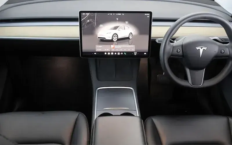 Used Tesla Model Y Standard Range 219 kW (299 HP) 2023 White SUV