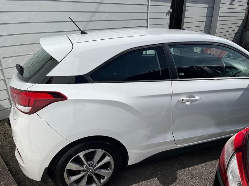 Used Hyundai i20 SE 2015 White Coupe