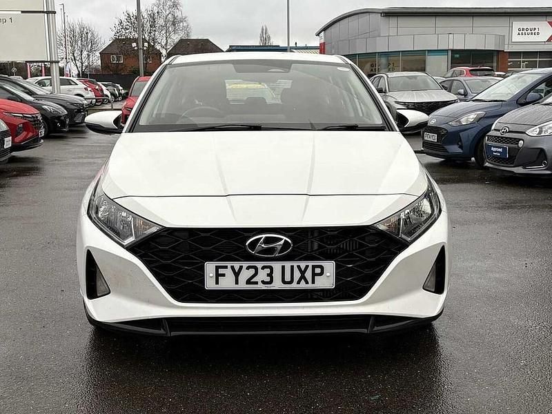 Used Hyundai i20 SE 100 HP (73 kW) 2023 Atlas white Hatchback