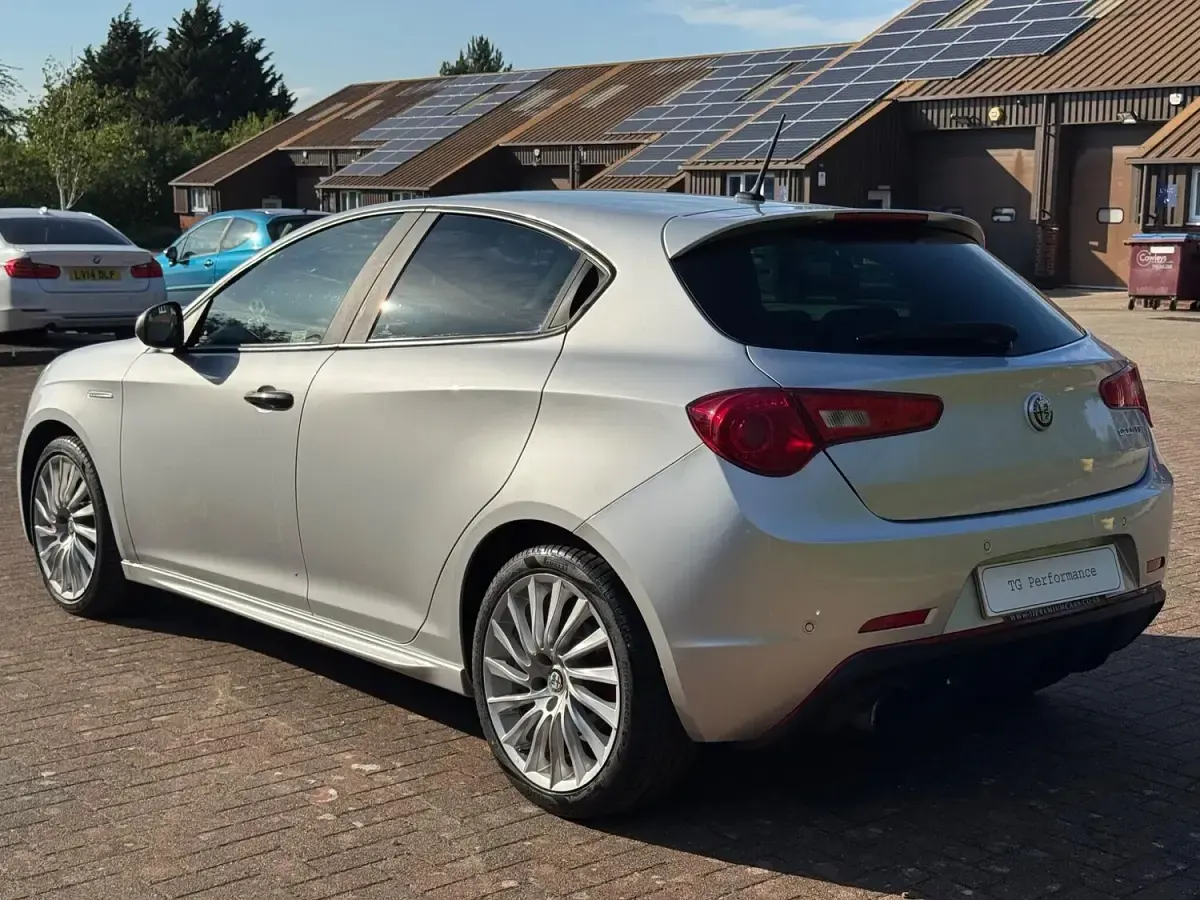 Used Alfa Romeo Giulietta Edizione Speciale 2016 Silver Hatchback