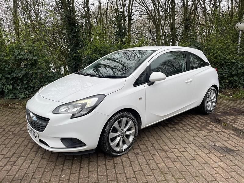 Used Vauxhall Corsa 75 HP (55 kW) 2017 White Hatchback