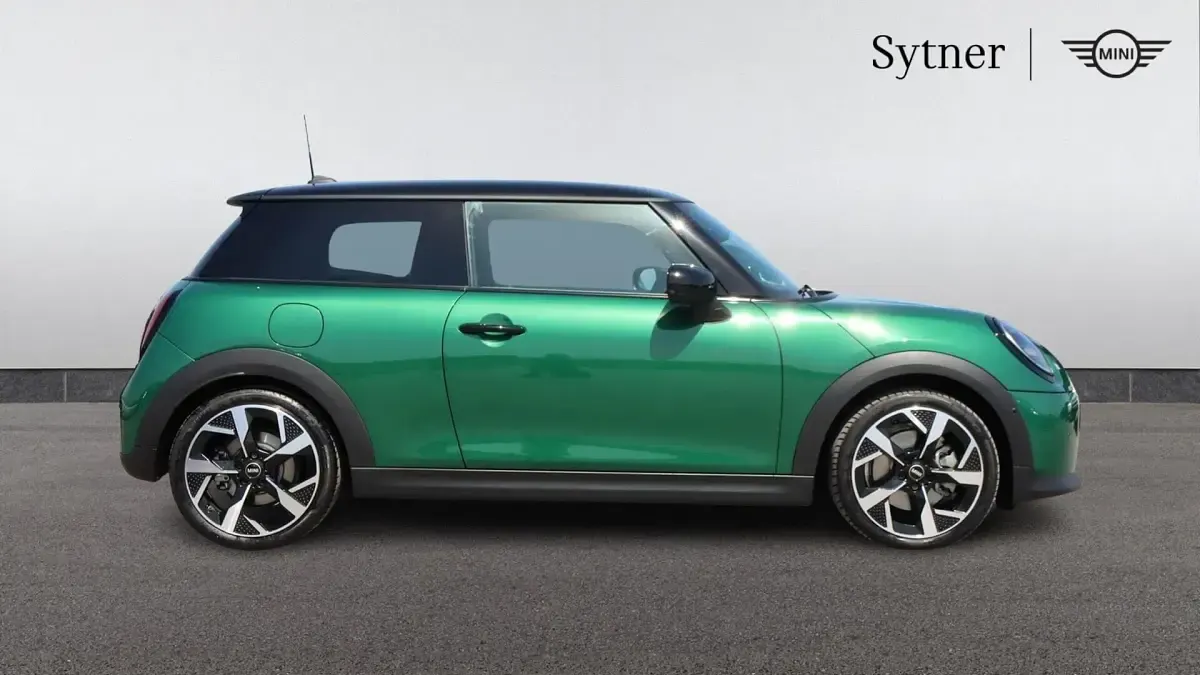 Used Mini Cooper Hatch 113 kW (154 HP) 2025 Green Hatchback