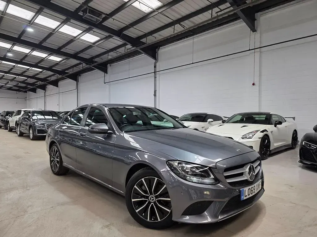 Usado Mercedes C180 SE 2019 Cinzento Sedan