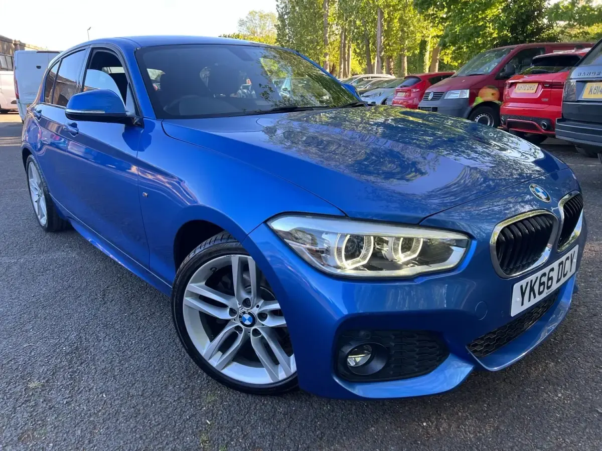 Begagnad BMW 120 M Sport 2016 Blå Halvkombi