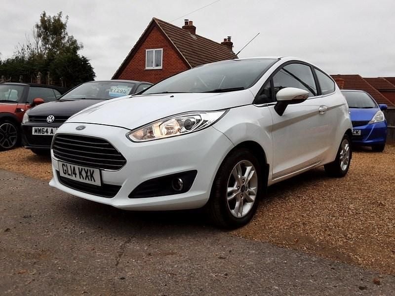 White Used 2014 Ford Fiesta Zetec Hatchback | £4,495 (Good price) - Image 1/3