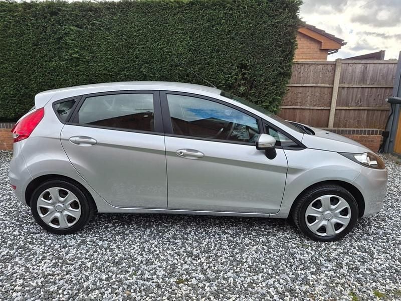 Used Ford Fiesta 82 HP (60 kW) 2010 Silver Hatchback