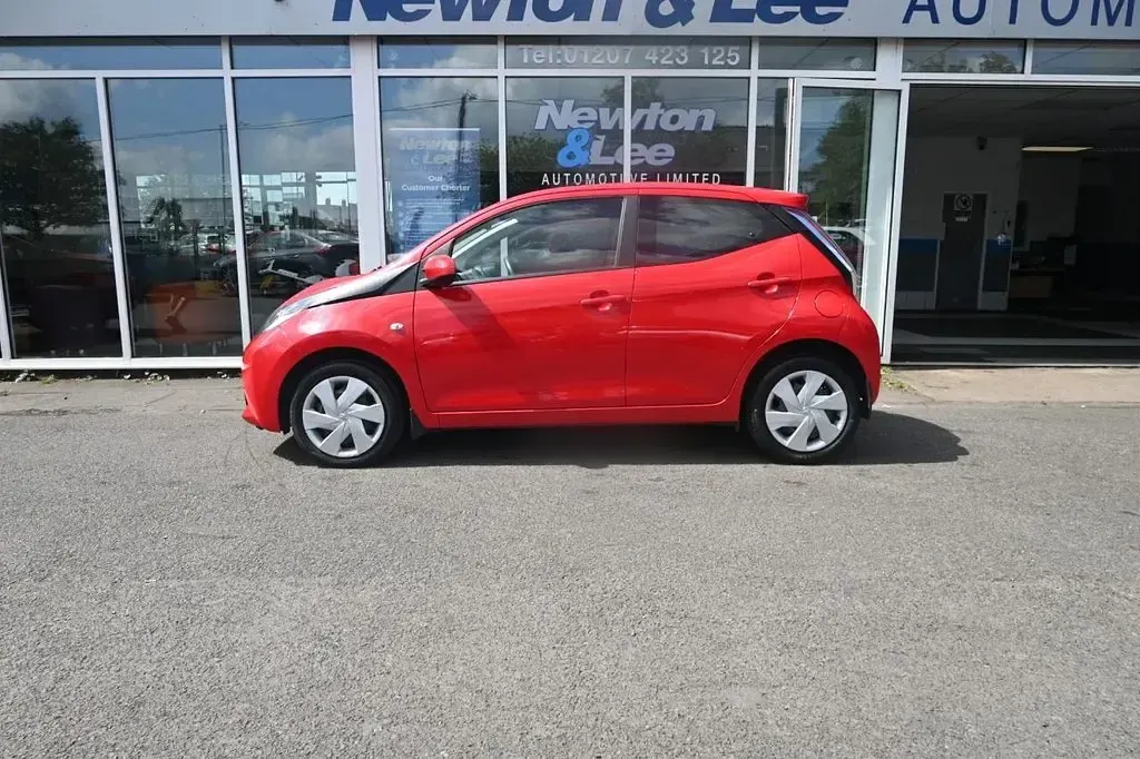 Used Toyota Aygo X-play 69 HP (50 kW) 2015 Red Hatchback